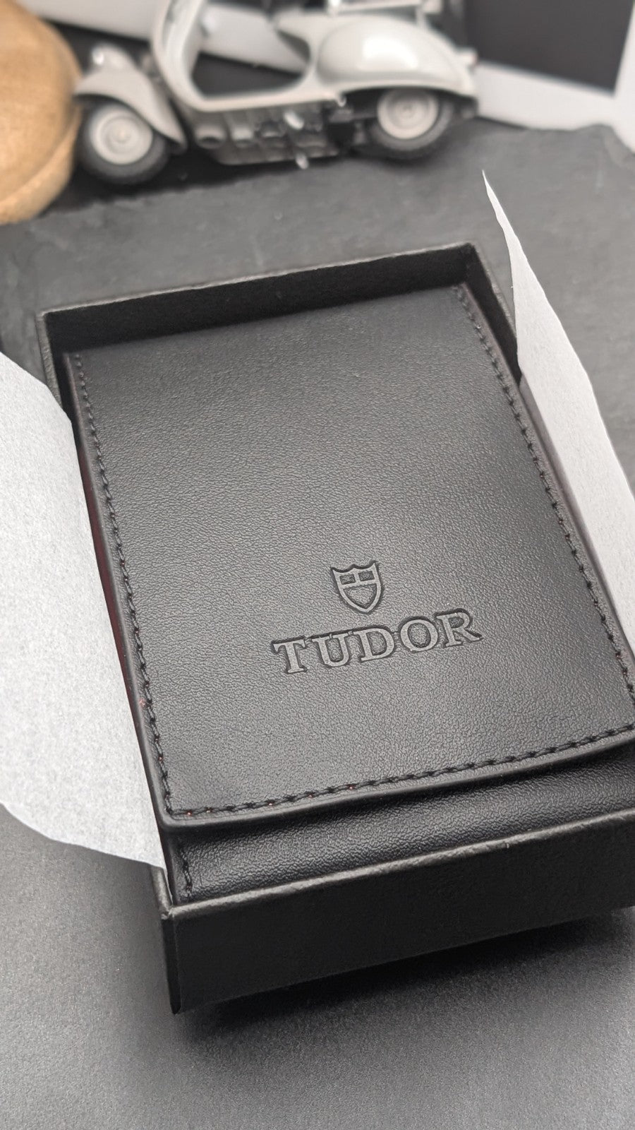 Document holder / card case compatible with TUDOR – Outer box + leather card hol