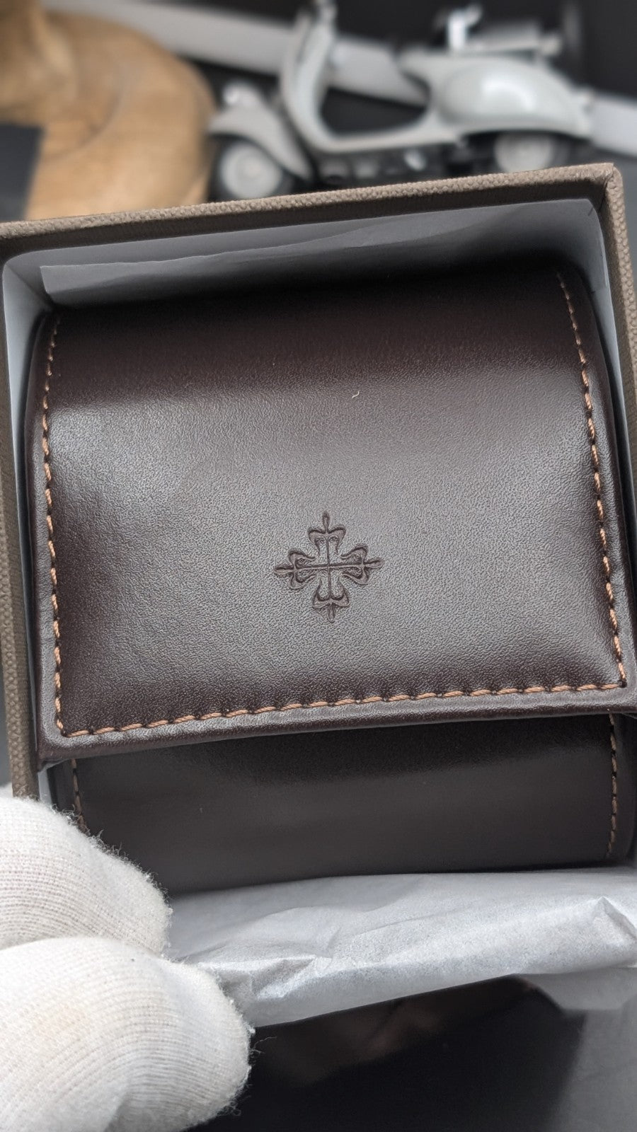 Brown Leather Watch Pouch Compatible with Patek Philippe – Travel Case