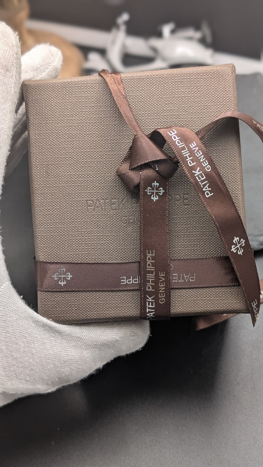 Brown Leather Watch Pouch Compatible with Patek Philippe – Travel Case